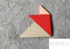 七巧板拼起身瞭望的熊