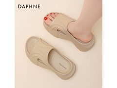 达芙妮夏季厚底一字拖鞋，59.9元速抢