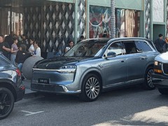 问界M9首秀美国街头，牧野青版引比弗利山庄富豪抢购