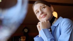 佳能PowerShot V1兼顾便携性与专业性，为Vlog新手提供一体化拍摄方案