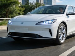 2025年全球新能源车销量突破2033万辆 中国占比超六成