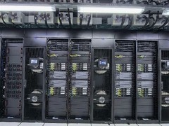 国内首套1024卡昇腾液冷超节点投运，支撑Step 5大模型全栈优化