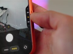 iPhone 18 Pro重构相机按键：精简功能、回归直觉，屏占比创新高