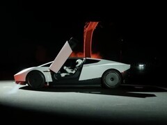 特斯拉Roadster原型车韦科首秀：倒置行驶、瞬时加速，2028年量产待验证