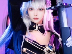 尹雪花短发写真引爆网络热议