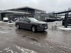 宝马iX4路试谍照曝光 首款纯电轿跑SUV将搭载800V快充