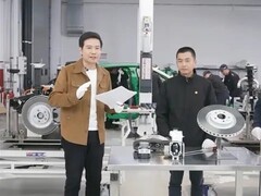 小米汽车雷军直播回应争议：辩解还是反思？