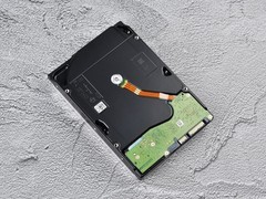 实现NAS用户的“容量自由”，希捷酷狼Pro 30TB机械硬盘深度评测