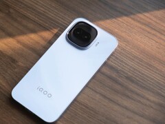 iQOO Z11 Turbo开启预约：6.59英寸屏+2亿像素实拍亮相