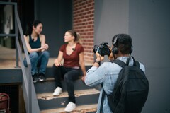 嘈杂环境采访怎么录得清楚？无线麦克风选型与设置要点