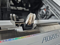 RTX 5090显卡跨年烧毁事件引发接口安全争议