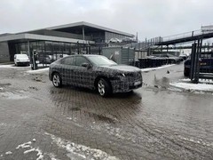 宝马iX4伪装照曝光：首款纯电轿跑SUV将2026年上市