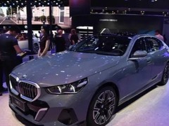 宝马5系大幅降价，32万起冲击豪华车市场