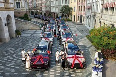 001号车主郭富城亲手交车，奕境X9集中交付仪式首站落地华为松山湖