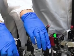 浙大团队研制全球首个电驱动钙钛矿激光器