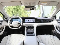 荣威D7降价4.4万引热议：新车热销老车主心碎