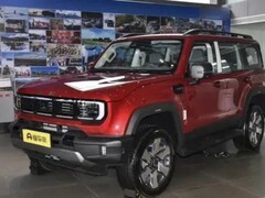 北京越野BJ40增程版推新款，17.98万起售，智配升级舒适减配