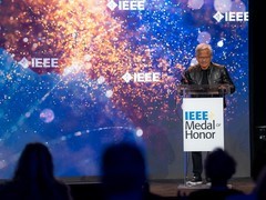 黄仁勋获IEEE最高荣誉：200万美元嘉奖AI计算变革先锋