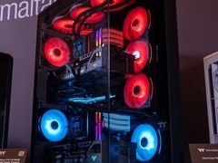 Tt发布CES 2026双系统海景房机箱View Cross TG