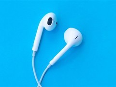 微博热议谁取消了有线耳机：音质稳定与实用价值引用户集体怀念