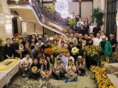 沈腾马丽新片杀青 满屋向日葵梦回《夏洛特烦恼》