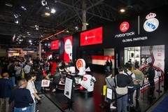 CES 2026：石头科技携手皇家马德里发布全球首款能扫楼梯的扫地机器人