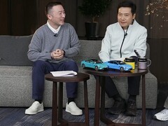 雷军回应舆论风波：坚决维护用户底线