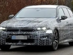 全新宝马5系旅行版测试车曝光，2027年发布