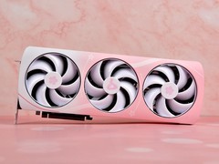 AX电竞叛客GeForce RTX 5070樱花限定12GB显卡评测 如沐春风的樱花主题设计