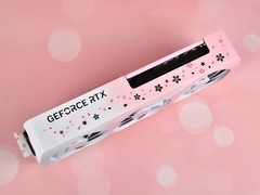 AX电竞叛客GeForce RTX 5070樱花限定12GB显卡评测 如沐春风的樱花主题设计