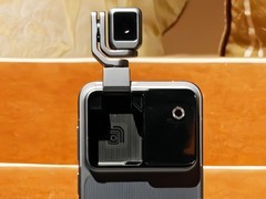 荣耀ROBOT PHONE亮相CES 2026，全球首款机器人手机引关注