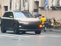 理想L9 Livis正式预售：800V全线控底盘+双激光雷达+1500km续航