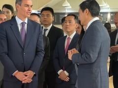 西班牙首相访华首站参观小米科技园，见证中西科技合作新进展