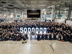 特斯拉上海工厂第500万台电驱系统下线