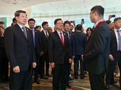 易鑫亮相2026世界互联网大会亚太峰会，获香港特首李家超亲临交流