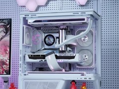 微星曲面悬浮海景房主机