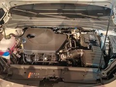 上汽荣威全新i6预售6.59万起，越级尺寸+8155芯片+光耀明珠设计