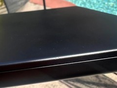 MacBook Pro从3.9米高台阶翻滚25级仅轻损，一体铝机身显强韧