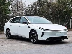 极狐S3预告发布：三电可选、宽体运动设计，2026北京车展亮相