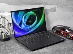 18英寸巨屏游戏本天花板！售价近40000元的雷蛇灵刃18上手体验