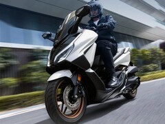 本田NSS350正式上市：330cc水冷踏板，智能配置拉满，售价4.088万元起