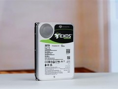 希捷发布30TB银河Exos M硬盘：HAMR技术助力AI数据中心存储升级
