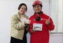 提前部署前置仓站 iPhone Duo开售当天京东秒送骑手为首批用户送达新机