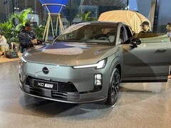 沃尔沃迎99周年，XC70插混上市起售24.99万，ES90/EX90纯电双车首发