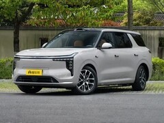 智己LS8正式上市：27.18万起，旗舰增程+六座灵活布局