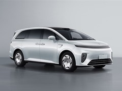 鸿蒙智行发布全新大型MPV享界V8，纯电/增程双动力，定位家庭主力车型