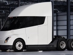 特斯拉发布量产版Semi电动重卡，2026年投产