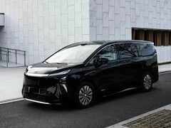 黑武士MPV实车曝光：5.26米巨无霸配空悬+插混双电机