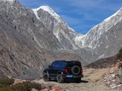 越野驾驶技巧：脉冲供油与点刹操控应对打滑侧倾