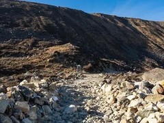 越野驾驶低速通过技巧与地形应对策略